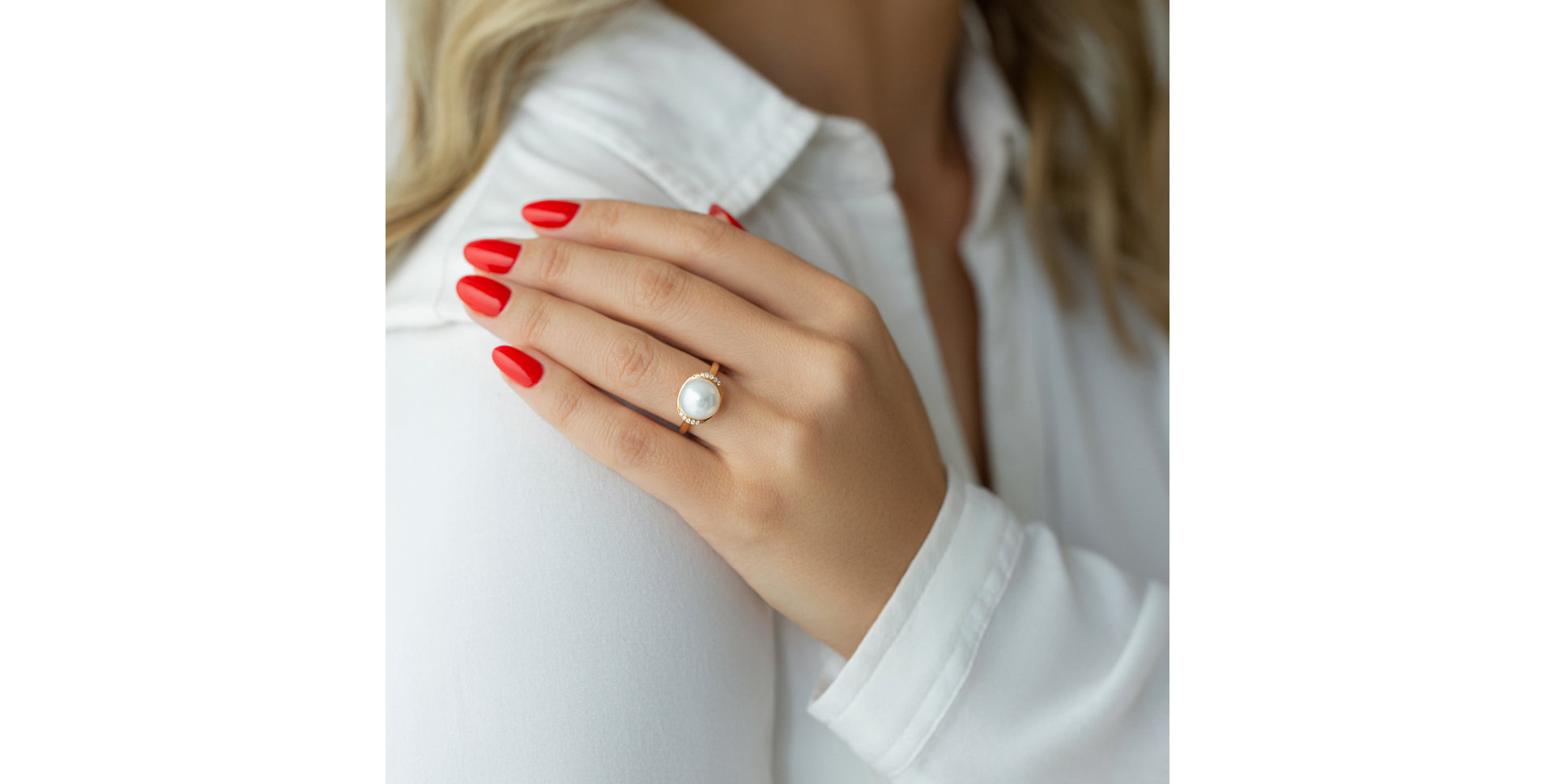 Diamond ring with Pearl Nuvole Bianche