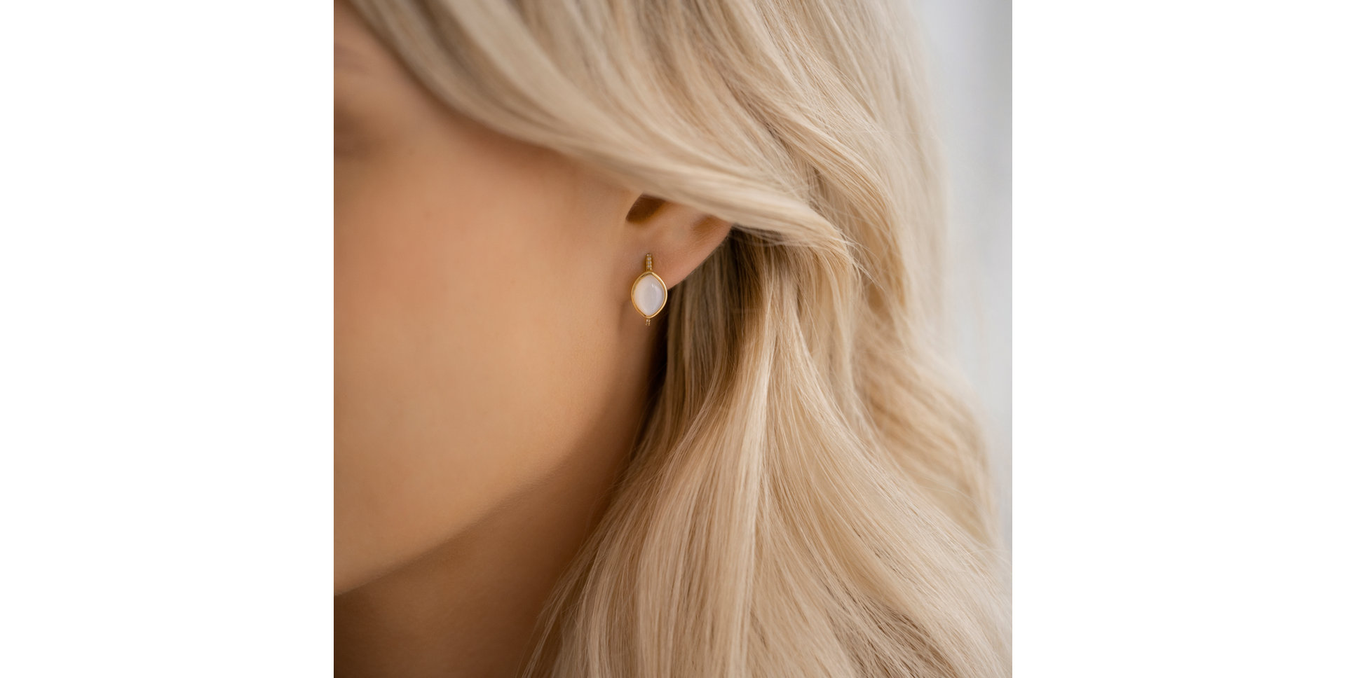 Diamond earrings with Moonstone Misty Dream
