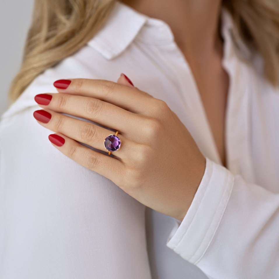 Diamond ring with Amethyst Circle of Blossoms