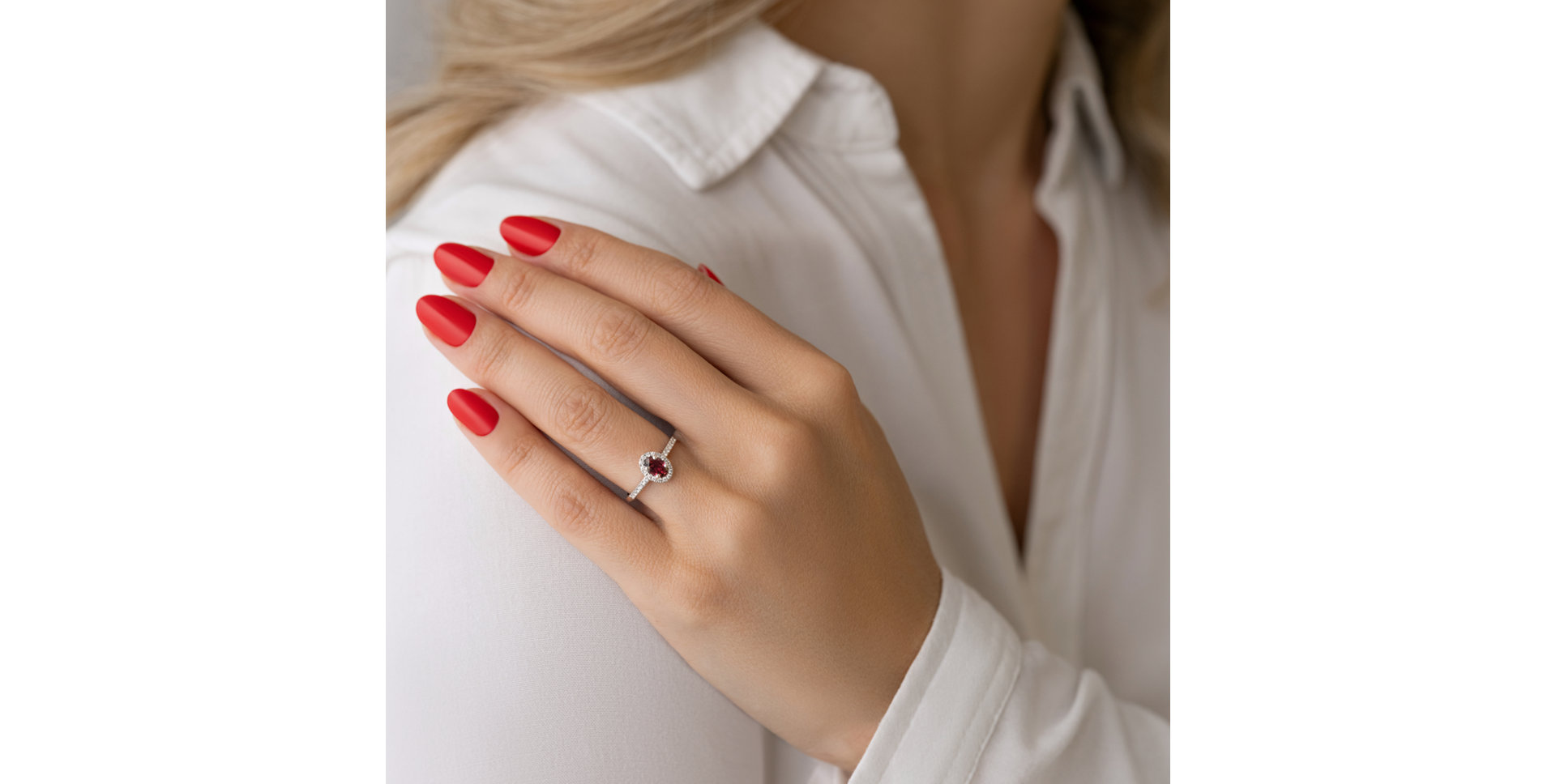 Diamond ring with Tourmalíne Sintharia