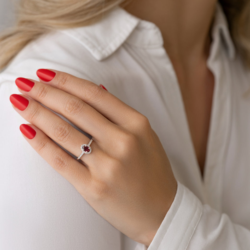 Diamond ring with Ruby Sintharia