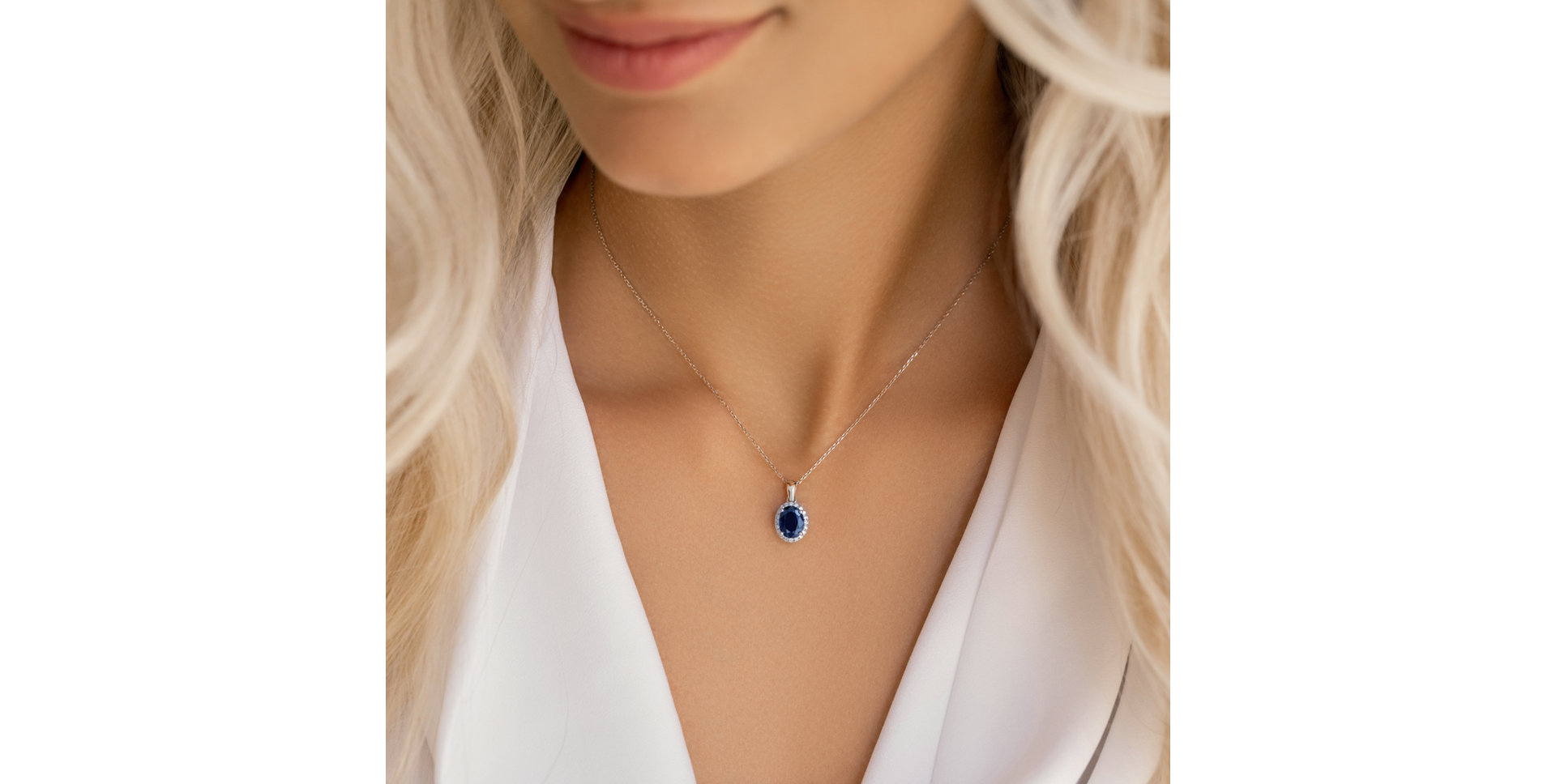 Diamond pendant with Sapphire Royal Mystery