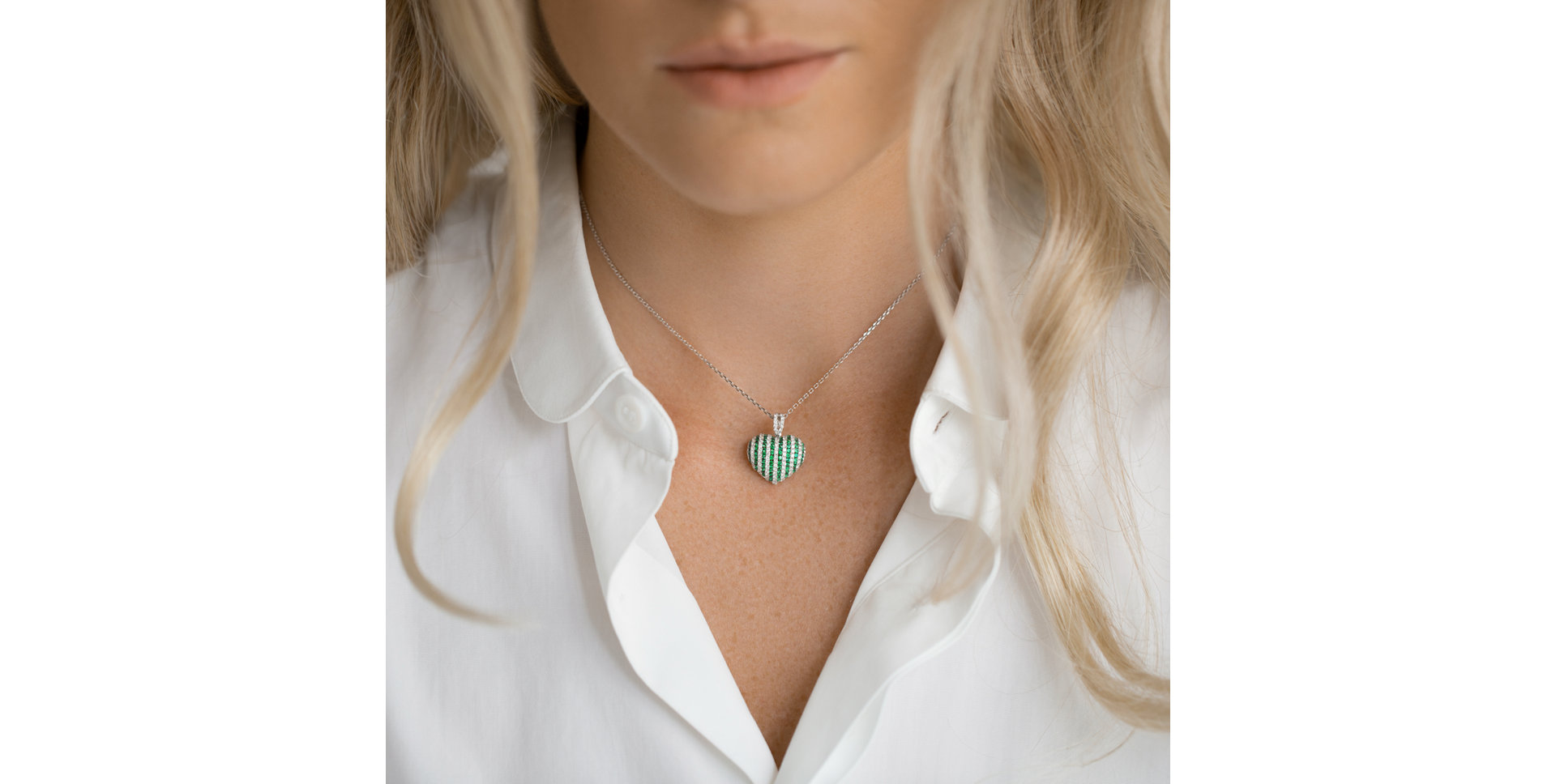 Diamond pendant with Emerald Love Passion