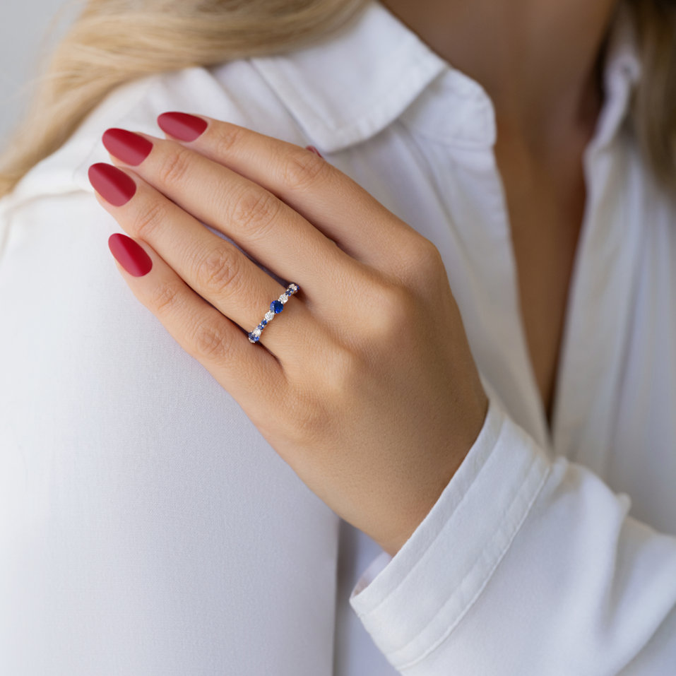 Diamond ring with Sapphire Maya