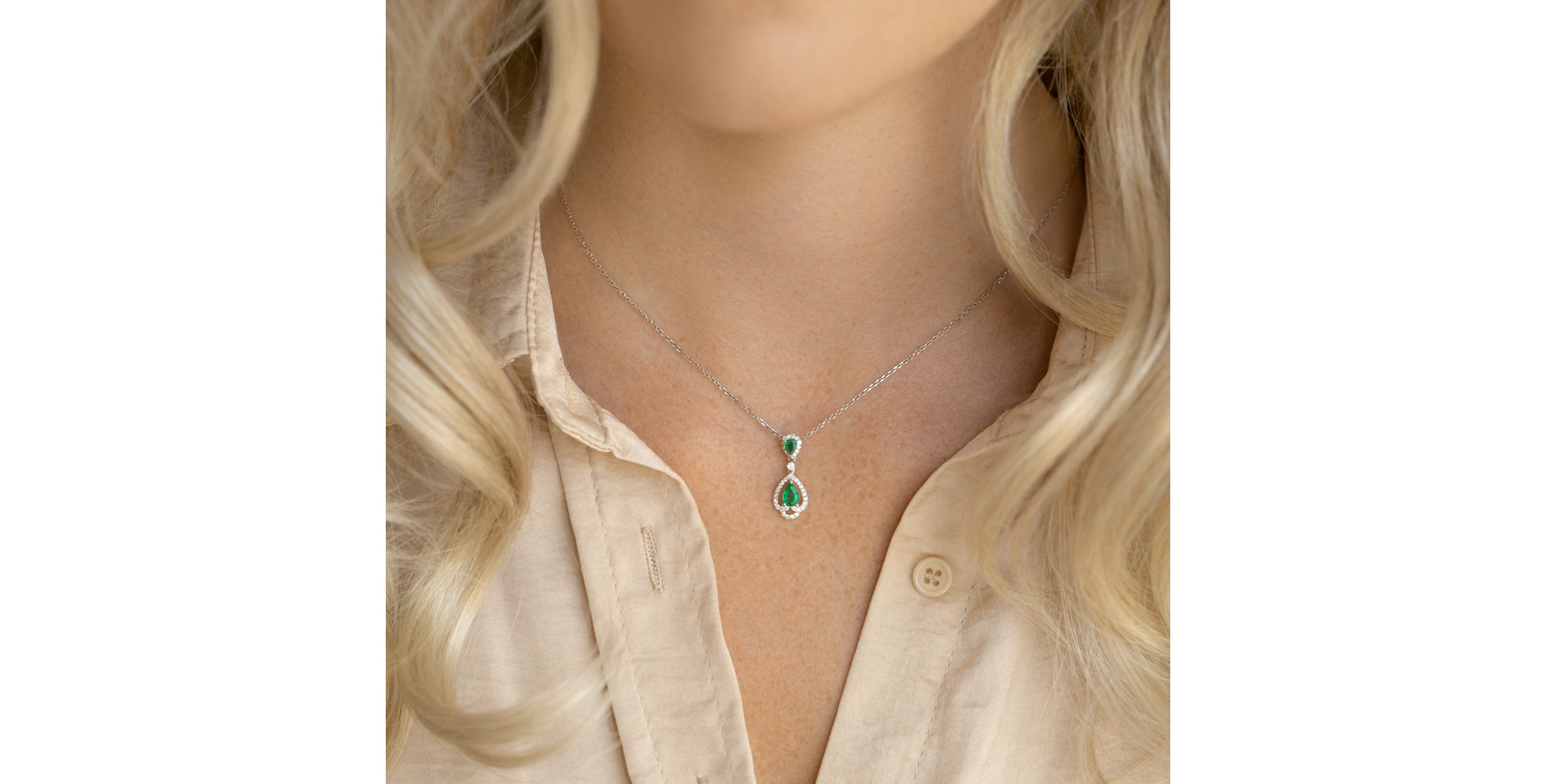 Diamond pendant with Sapphire Royal Delight