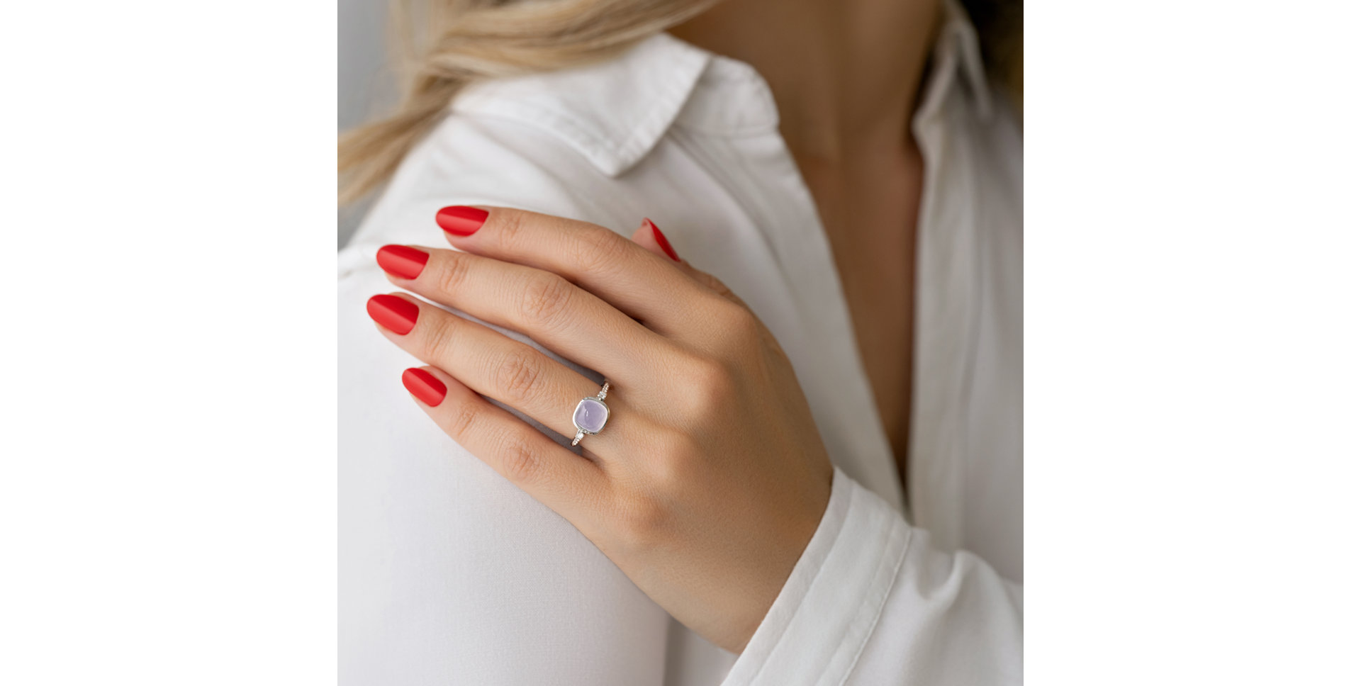 Diamond ring with Chalcedony Mistress Elegance