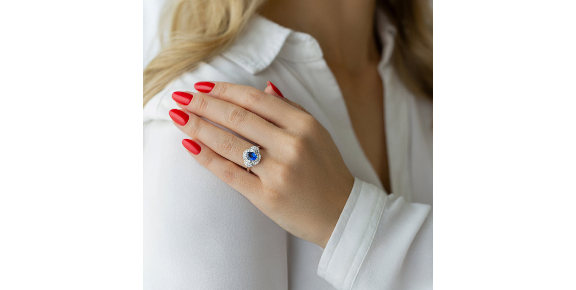 Diamond ring with Sapphire Sapphire Core