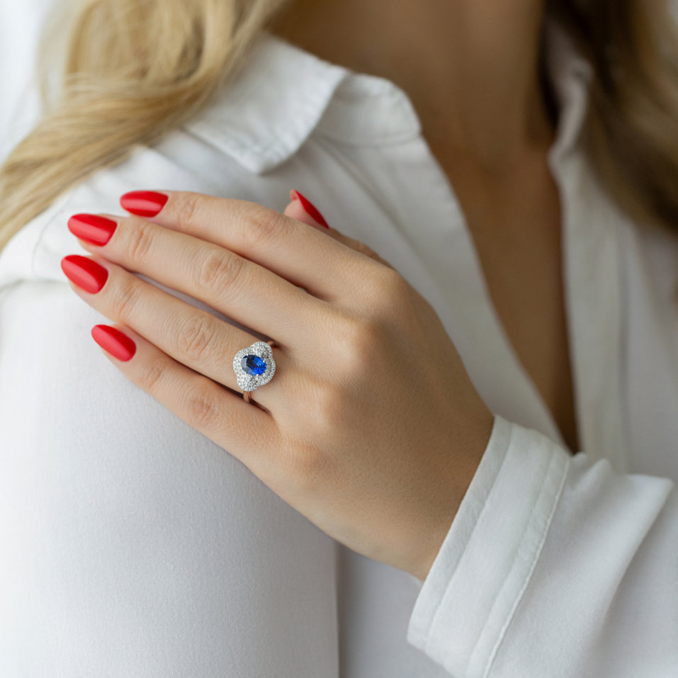 Diamond ring with Sapphire Sapphire Core