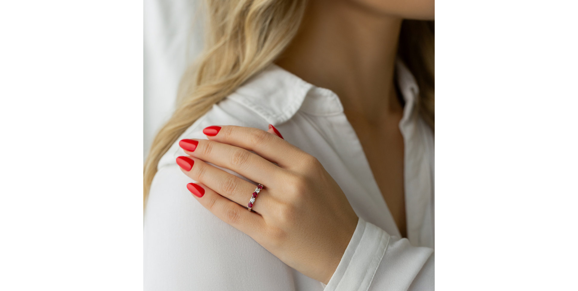 Diamond ring with Rubies Opheliara