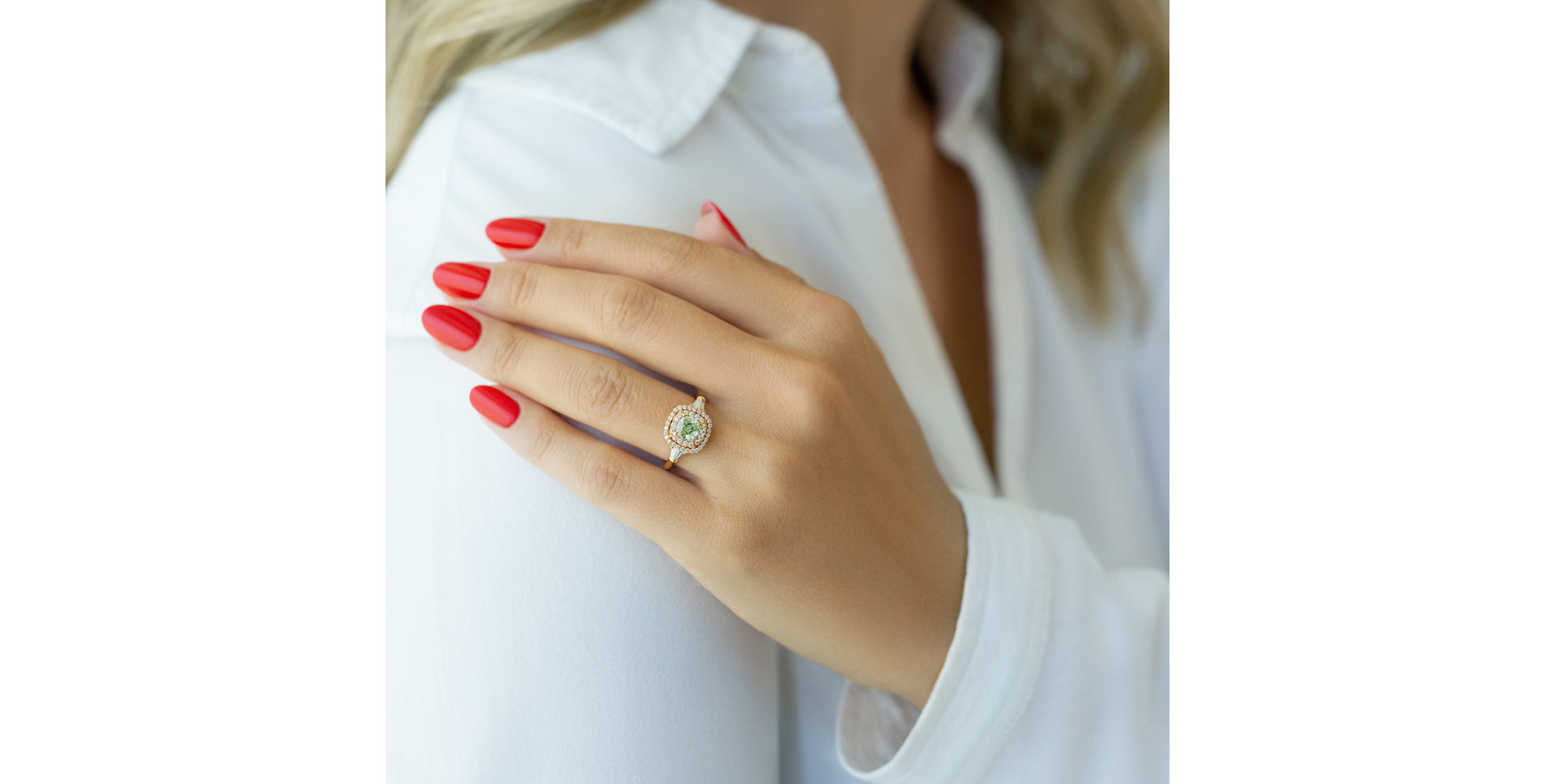 Ring with white and green diamonds Fascinating Countess