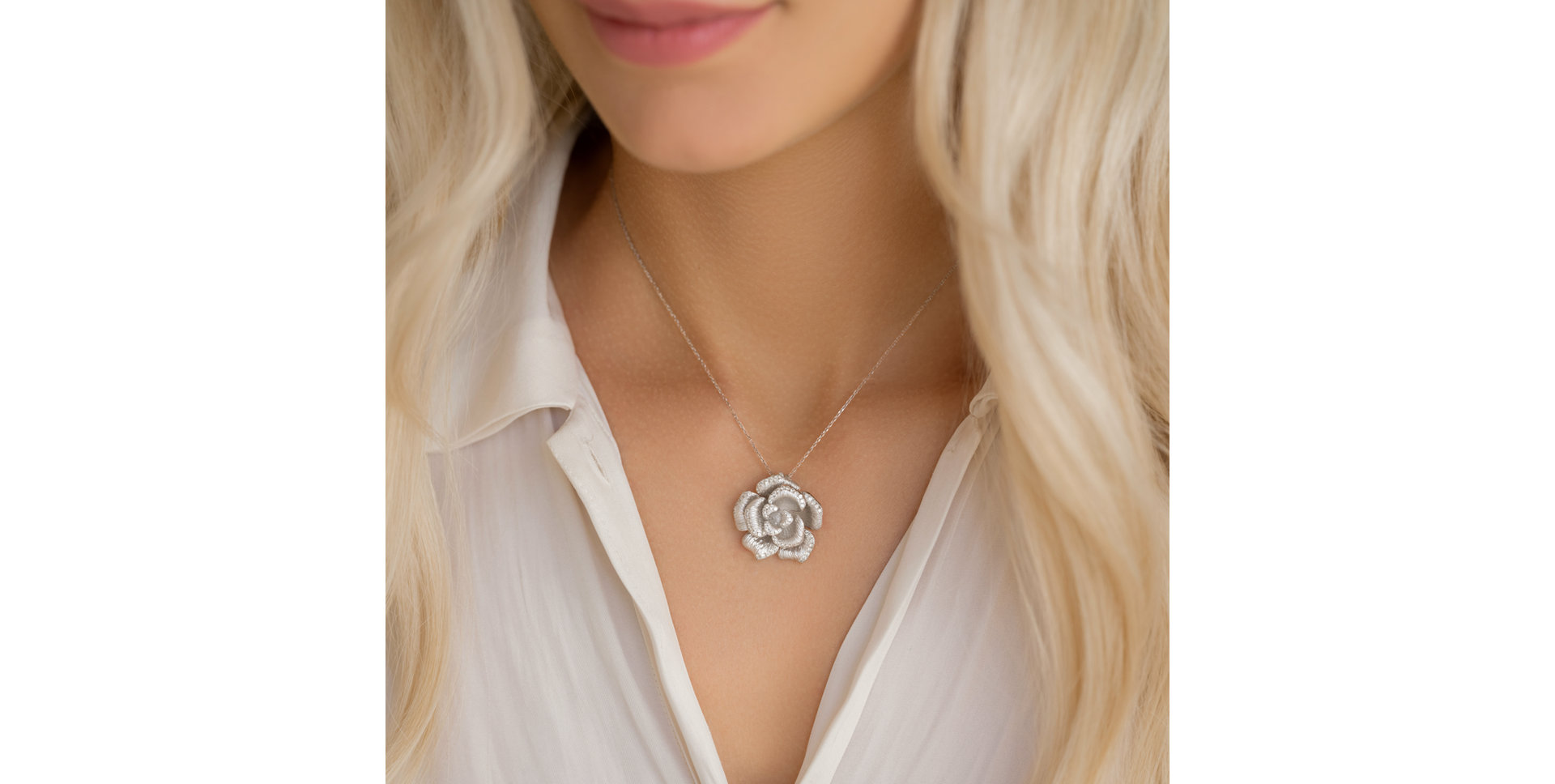 Diamond pendant Golden Rose
