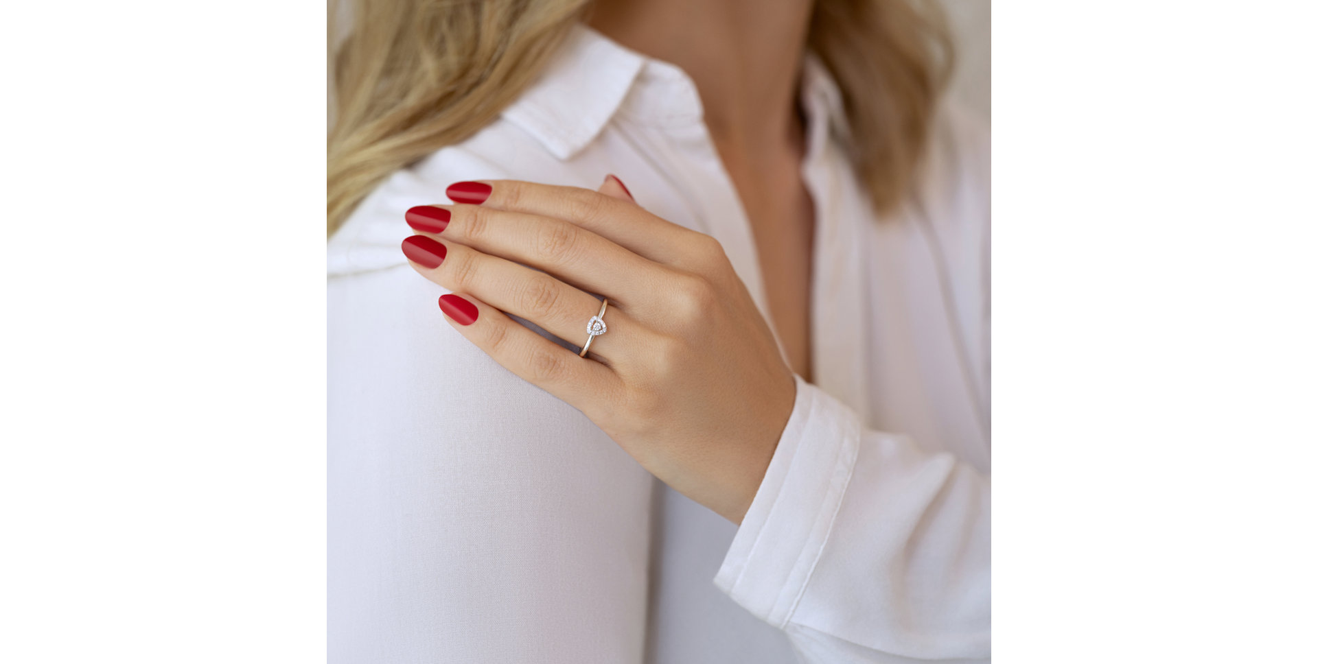 Diamond ring Sparkling Triangle