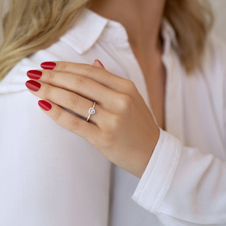 Diamond ring Sparkling Triangle