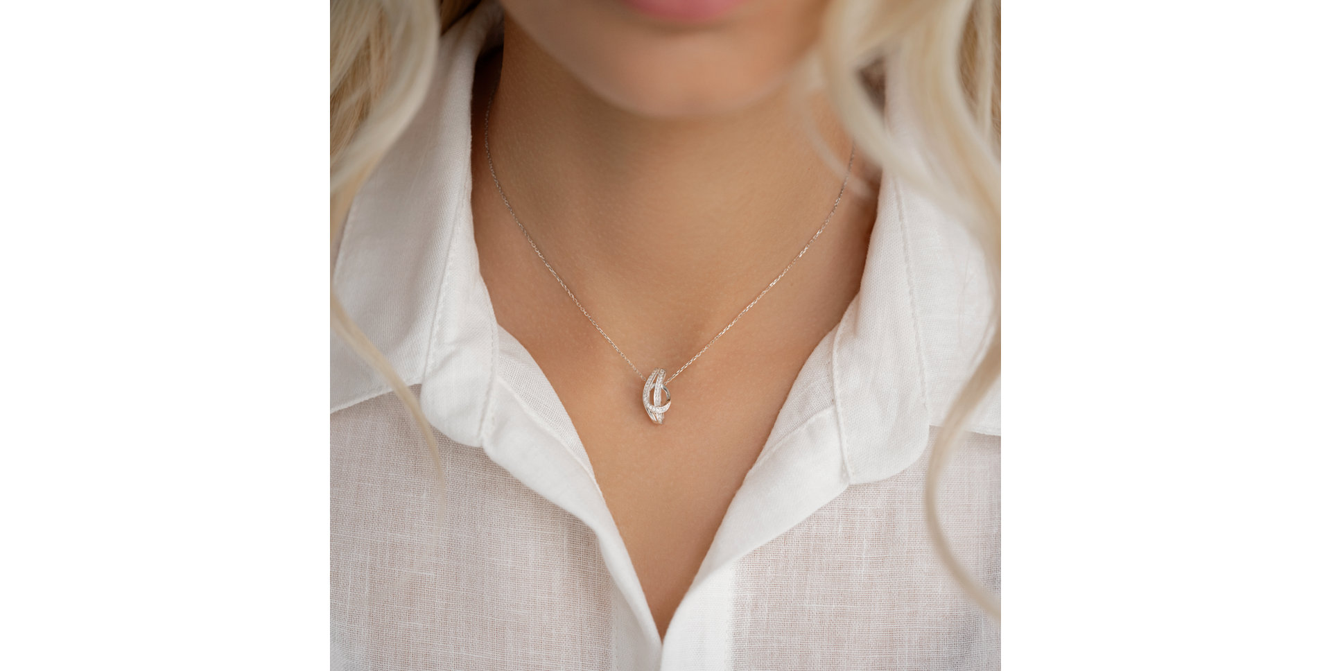 Diamond pendant Sylvara