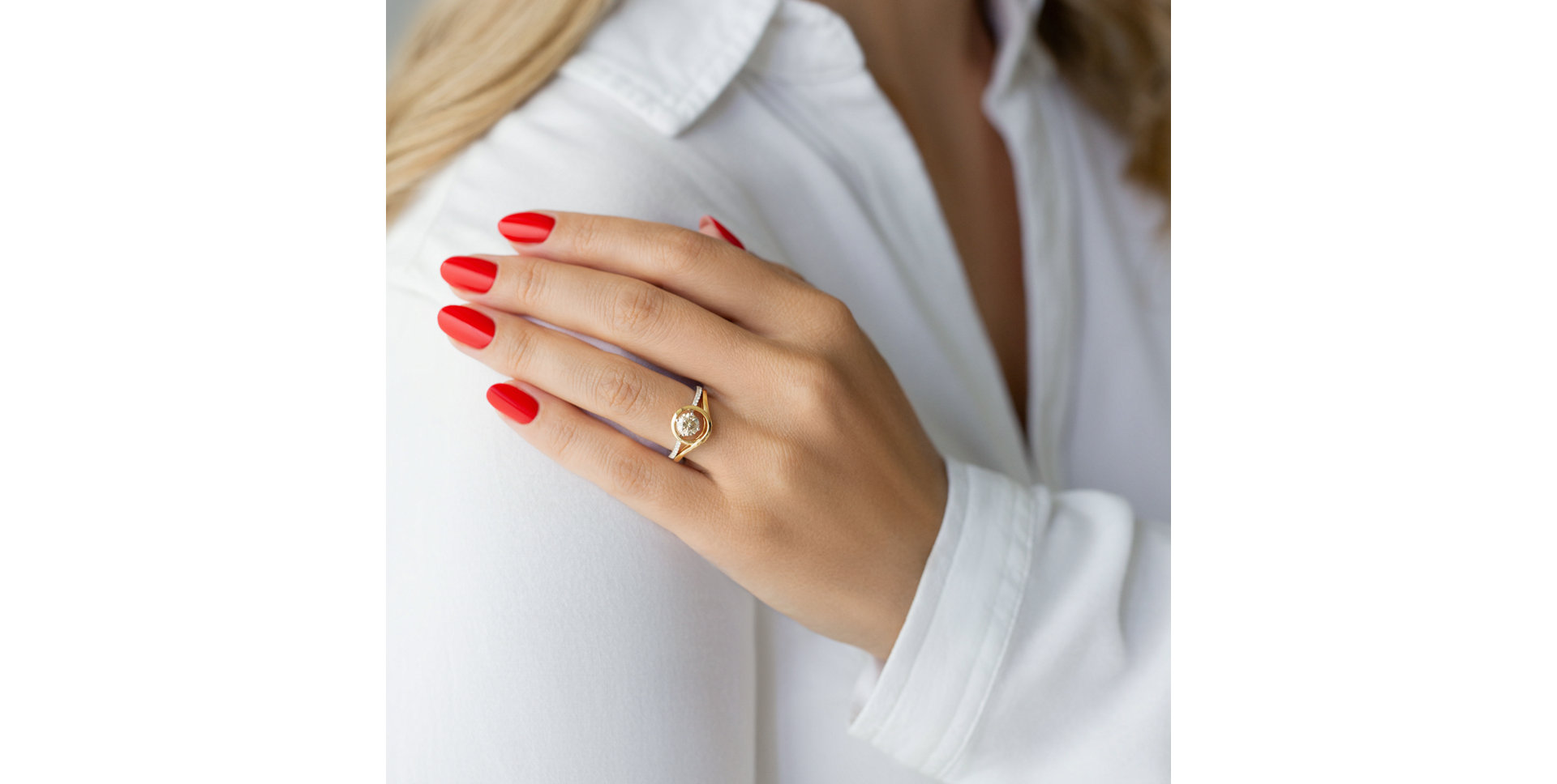 Ring with brown and white diamonds Vensalia