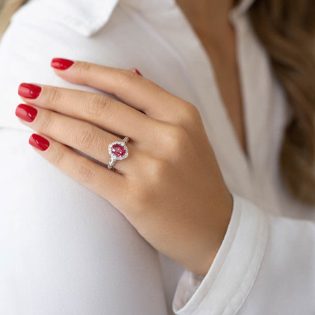 Diamond ring with Ruby Netharion