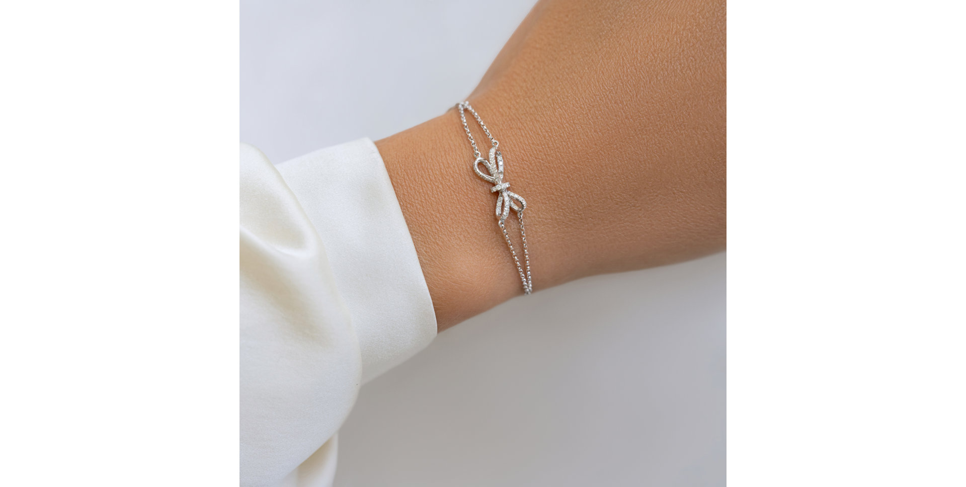 Bracelet with diamonds Delicate Bow