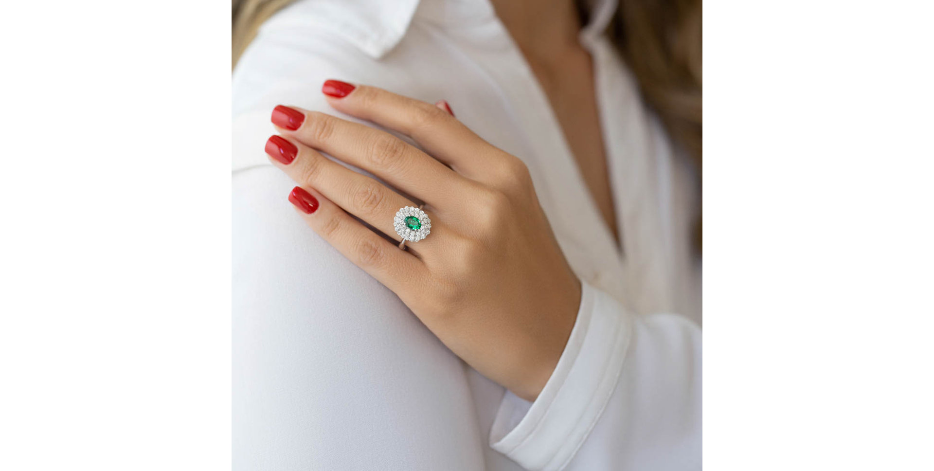 Diamond ring with Emerald Sindragosa