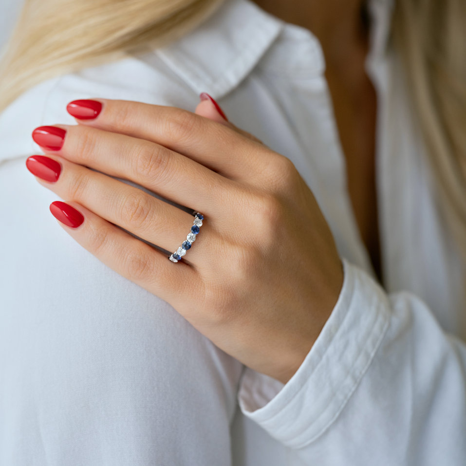 Diamond ring with Sapphire Melanie