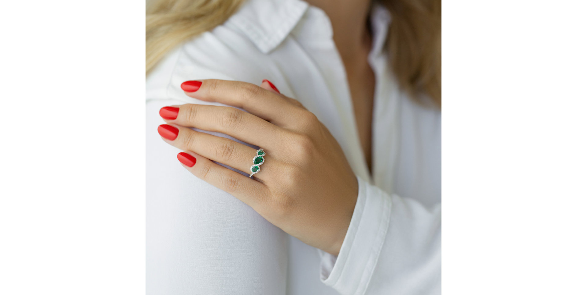 Diamond ring with Emerald Cassidy