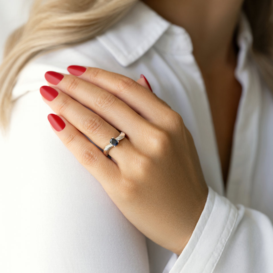 Diamond ring with Sapphire Noelle
