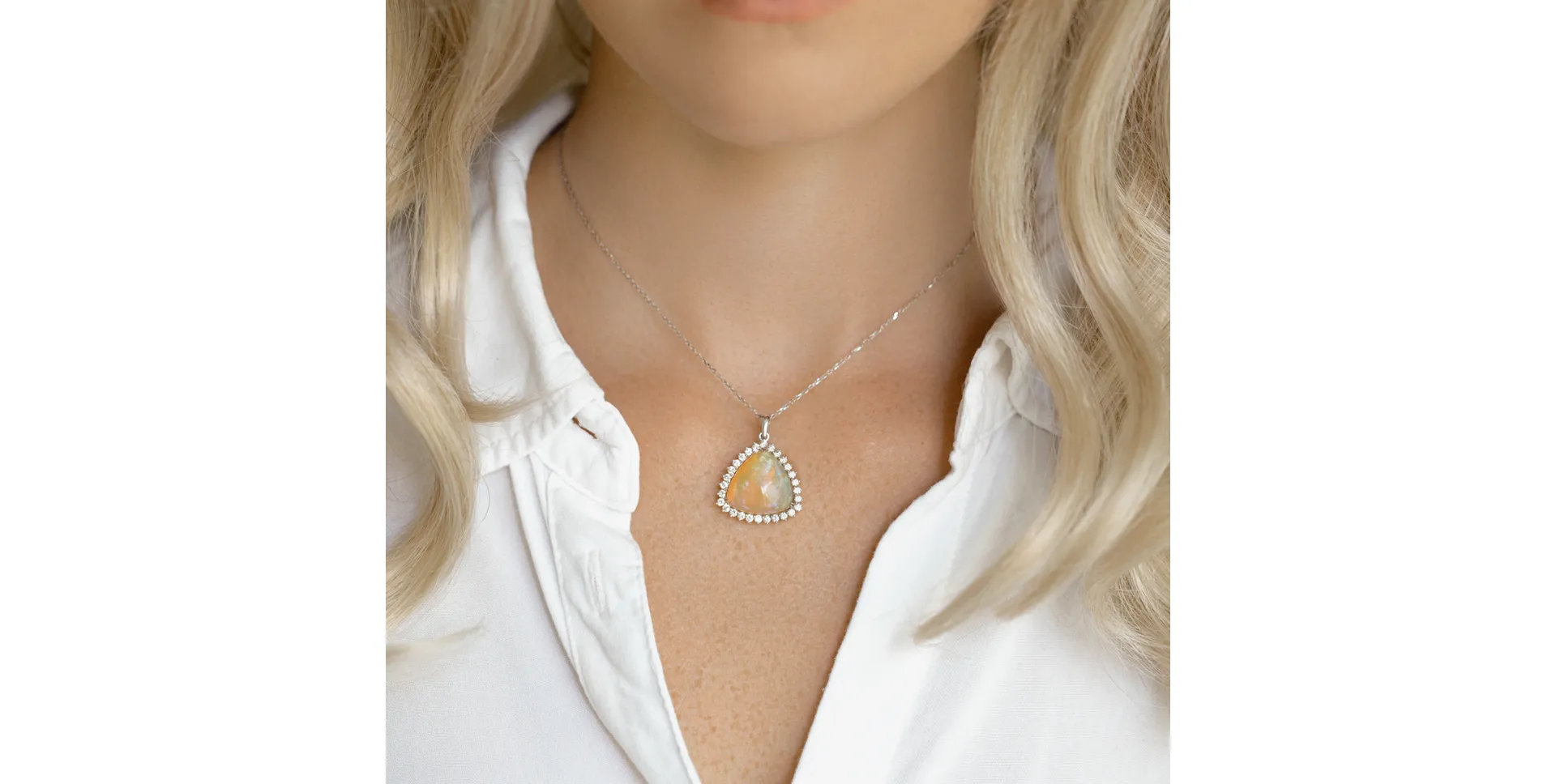 Diamond pendant with Opal Royal Opal