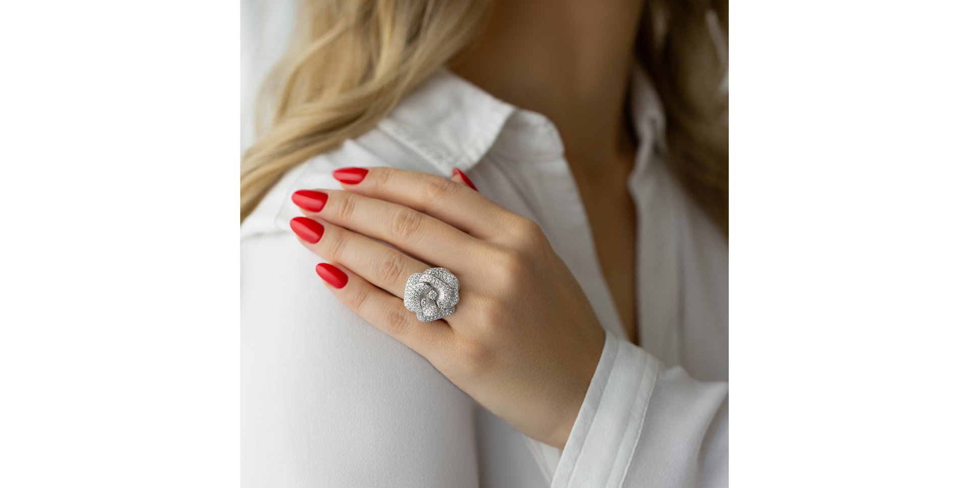 Diamond ring Flowing Flower