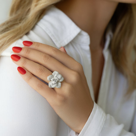 Diamond ring Demanding Excellence