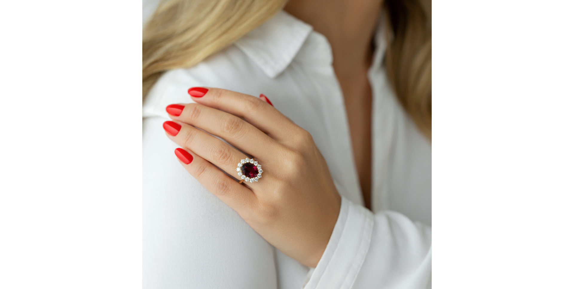 Diamond ring with Tourmalíne Sky Goddess