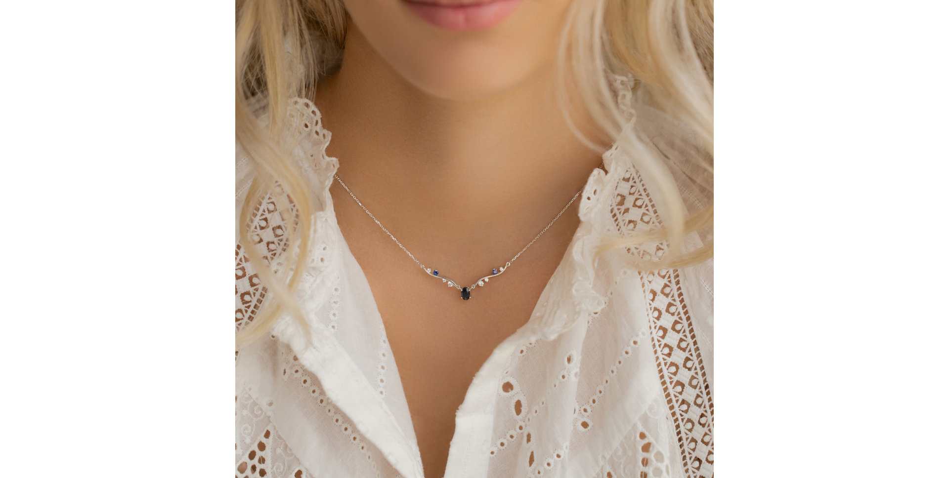 Diamond necklace with Sapphire Luminis