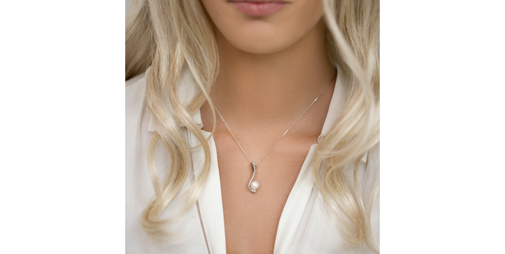 Diamond pendant with Pearl Pearly Passion
