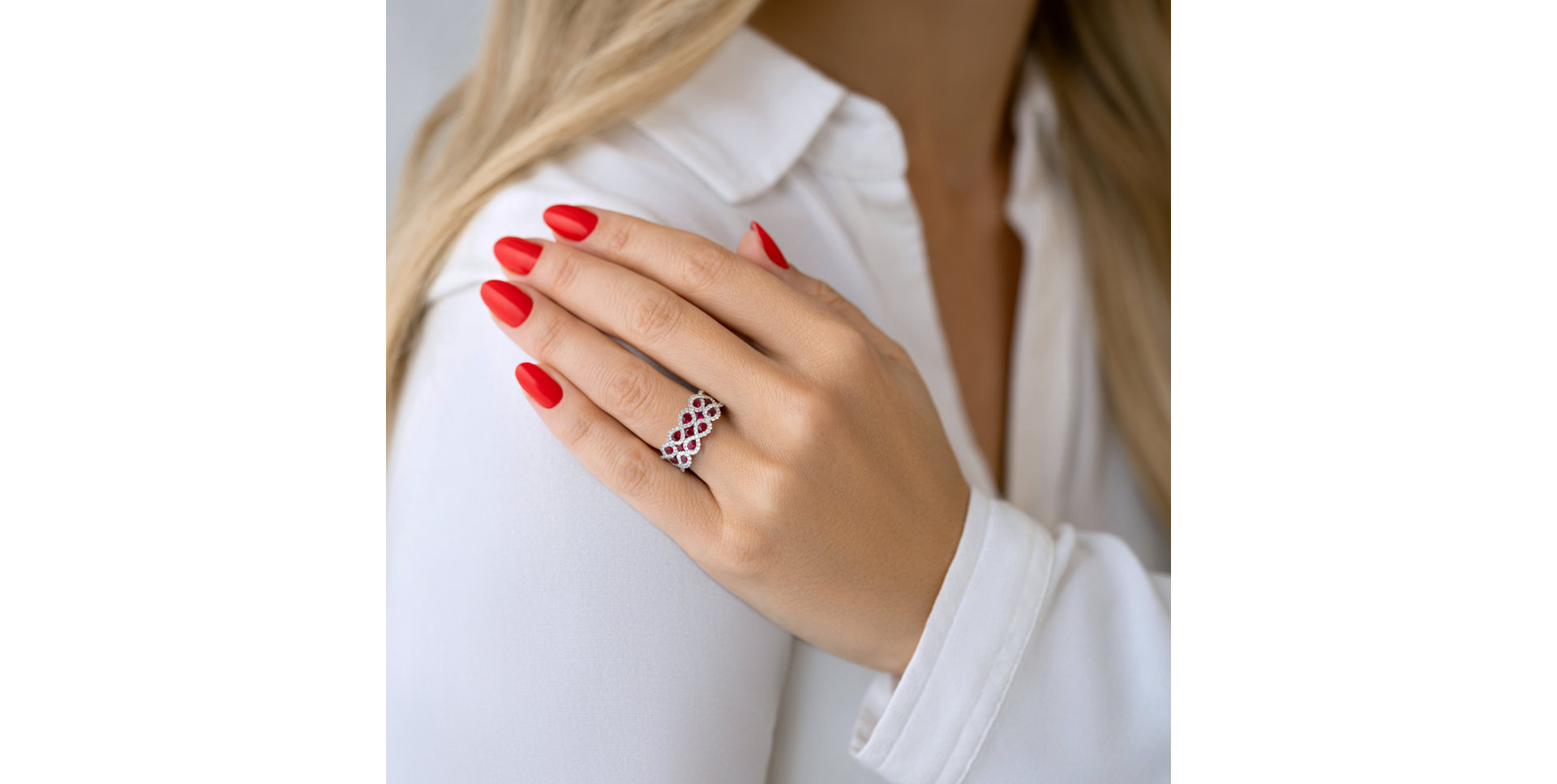 Diamond ring with Ruby Alden