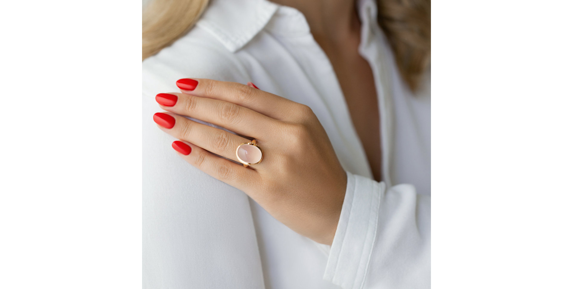 Diamond ring with Rose Quartz Charming Opera