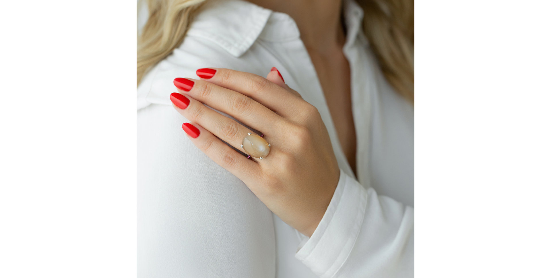 Diamond ring with Ruby and Moonstone Noble Gem