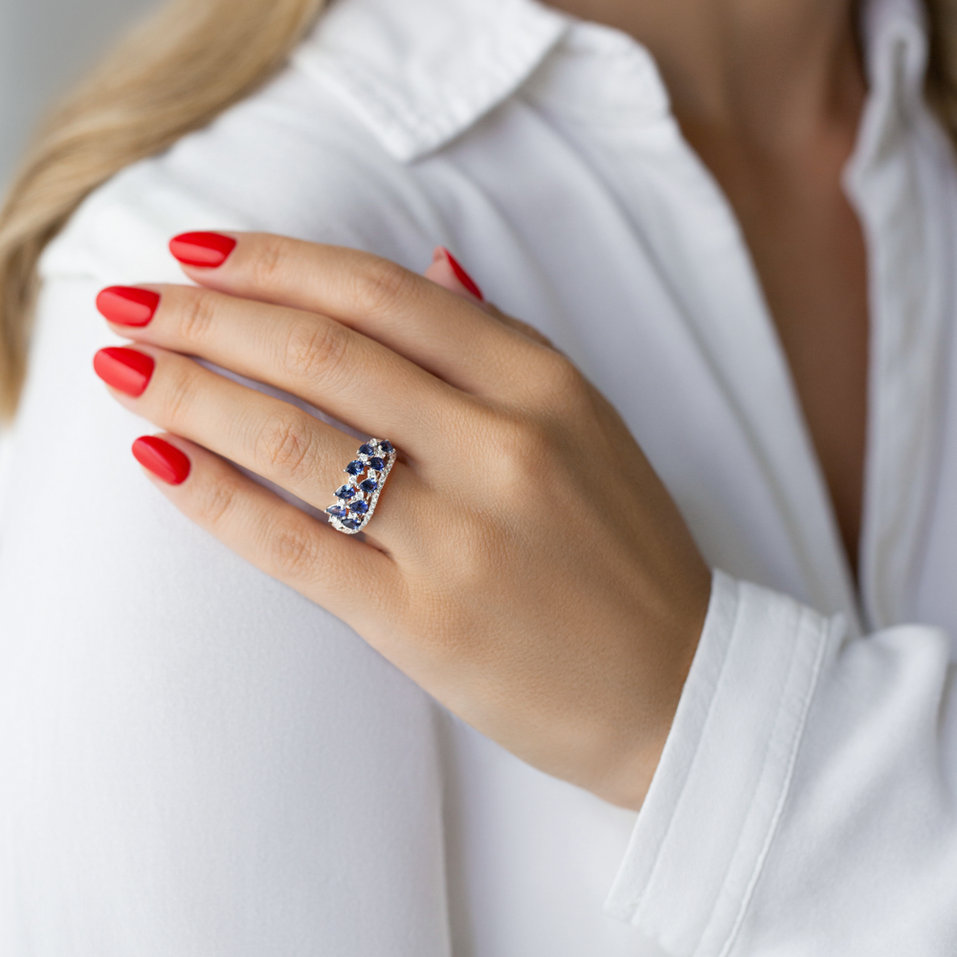 Diamond ring with Sapphire Elaine