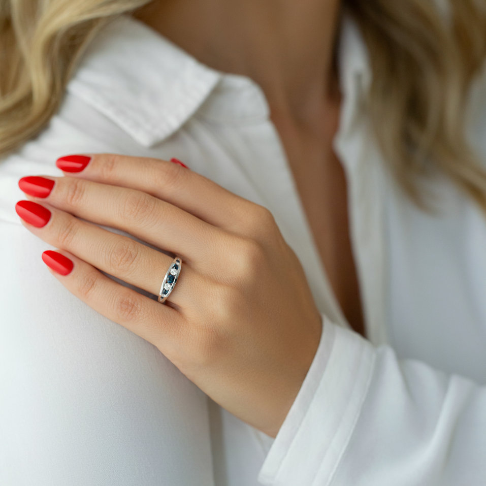 Diamond ring with Sapphire Aiponyth