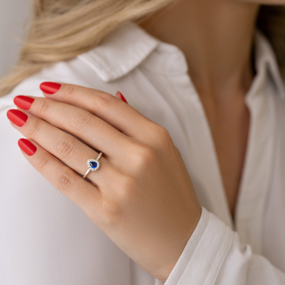 Diamond ring with Sapphire Royal Embrance