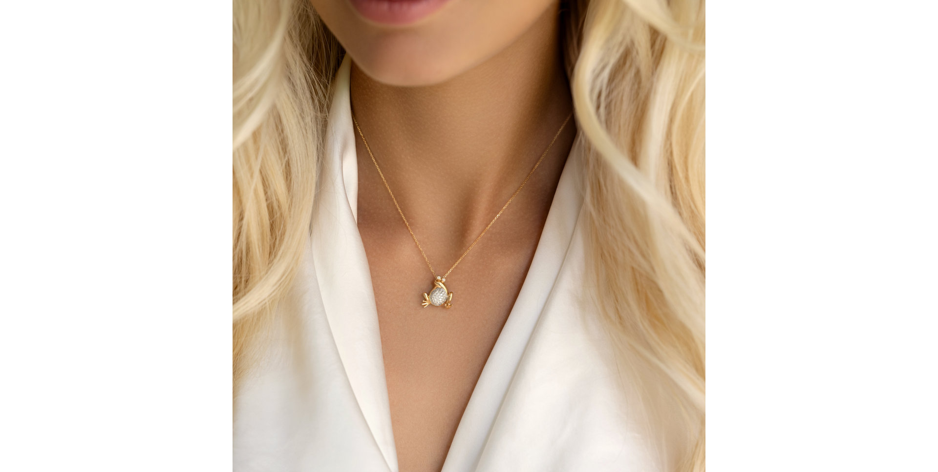 Diamond pendant Frog on the Rock