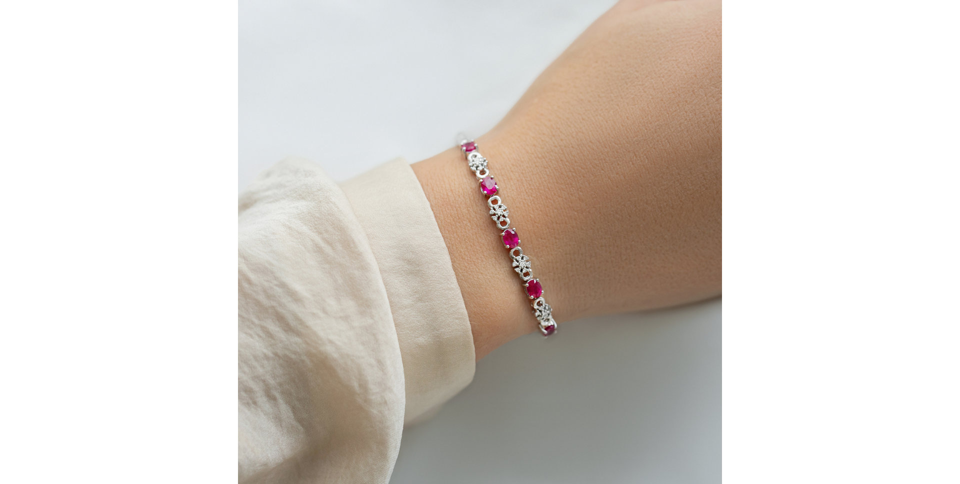 Diamond bracelet with Sapphire Cody