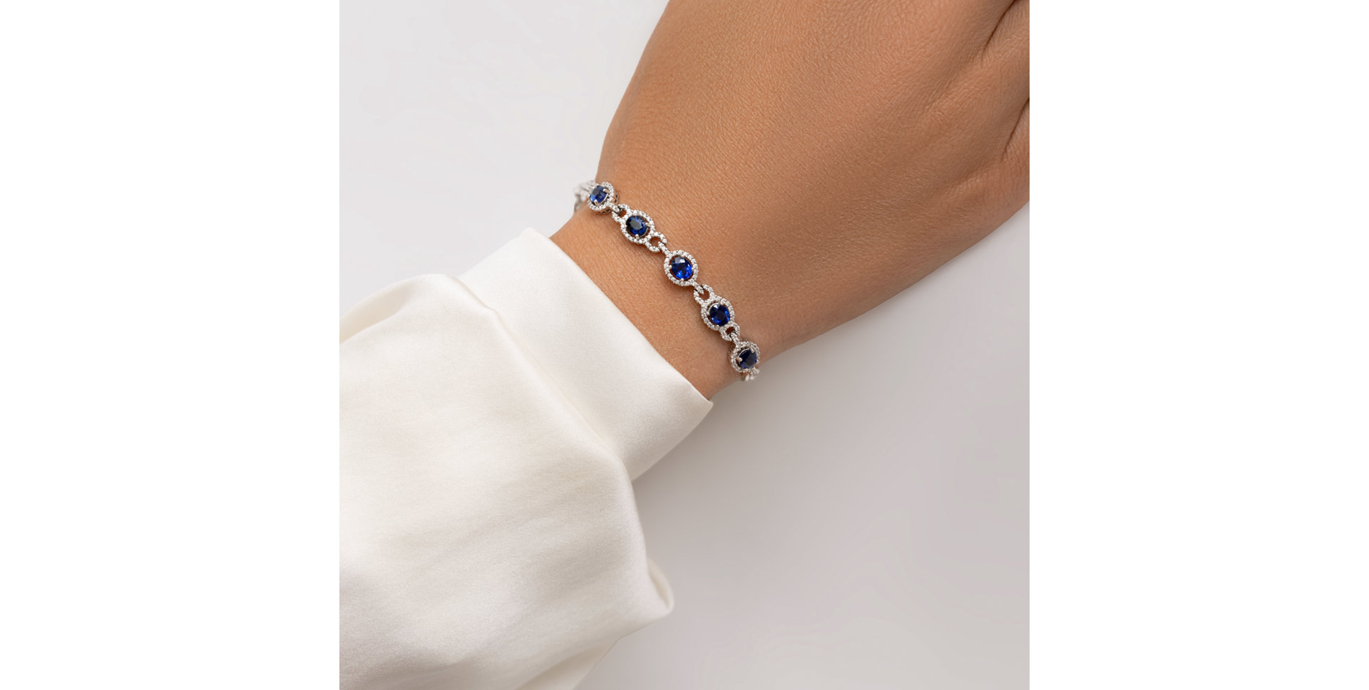 Diamond bracelet with Sapphire Variace