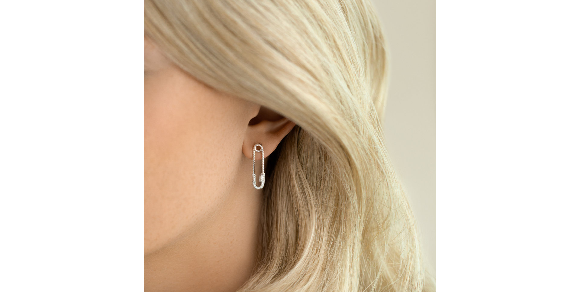 Diamond earrings Cassual Office