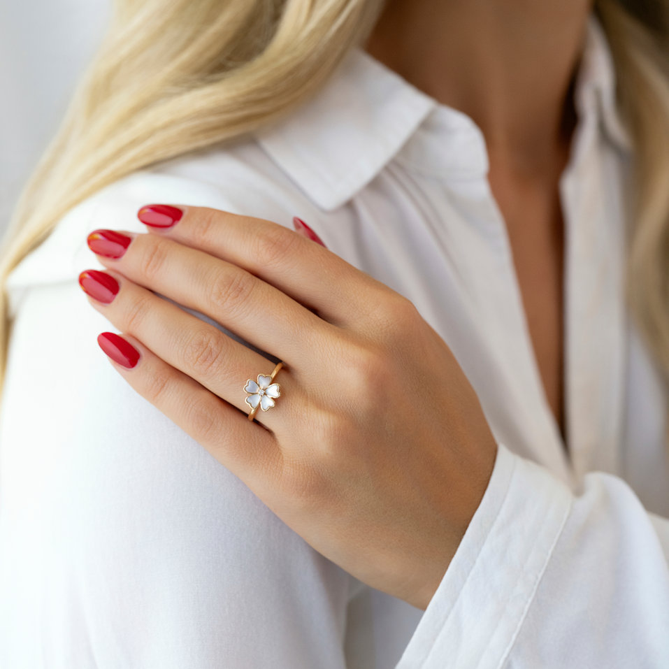 Diamond ring with Pearl Blossoming Meadow