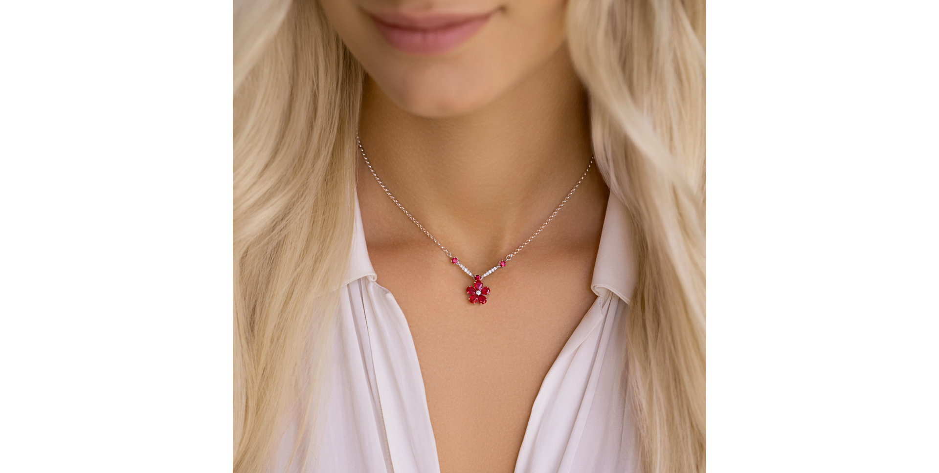 Diamond necklace with Sapphire Radiant Meadow