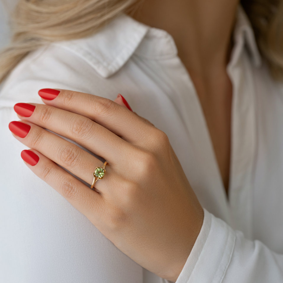 Diamond ring with Peridote Charming Delight