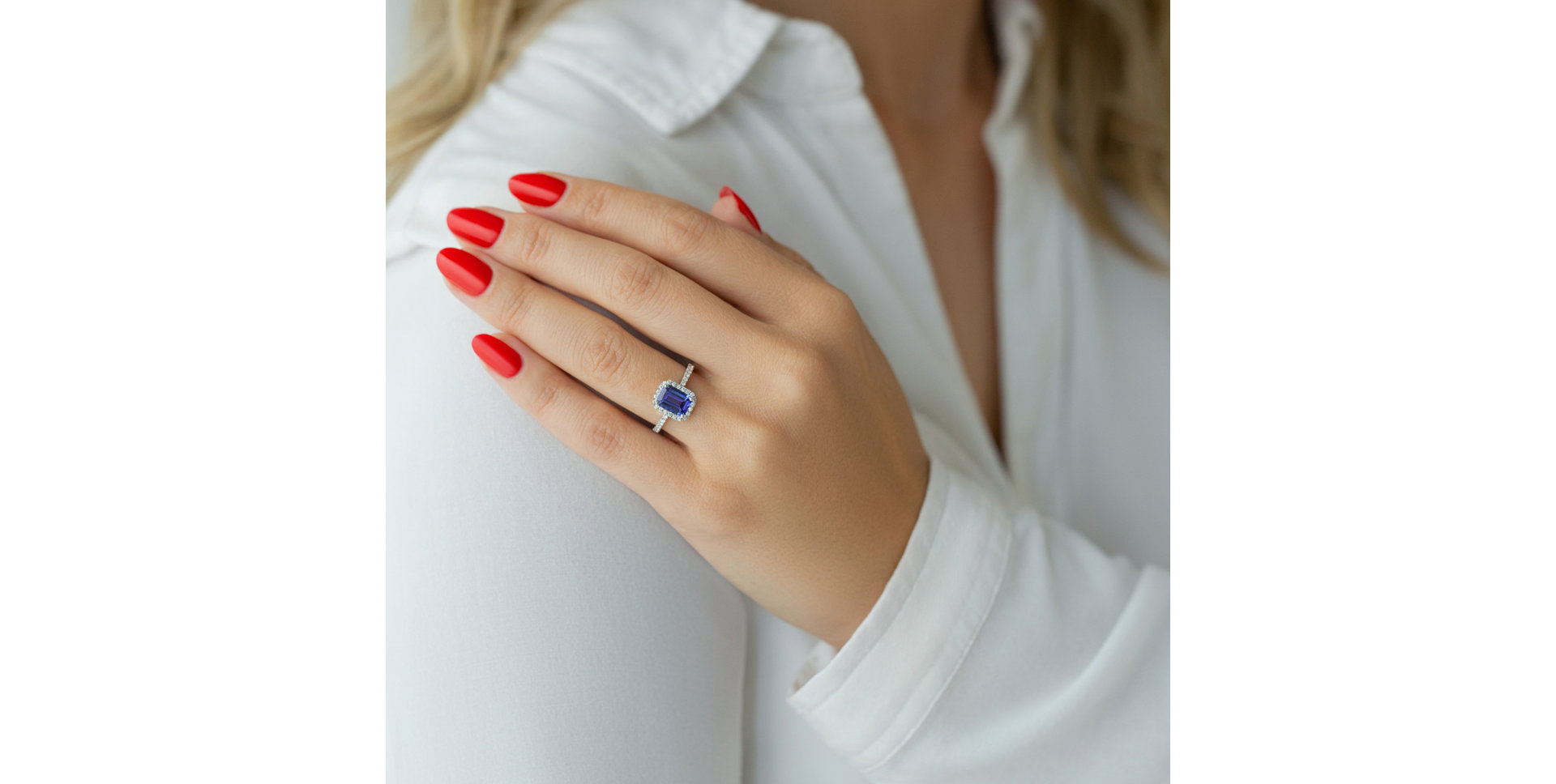 Diamond ring with Tanzanite Diaona