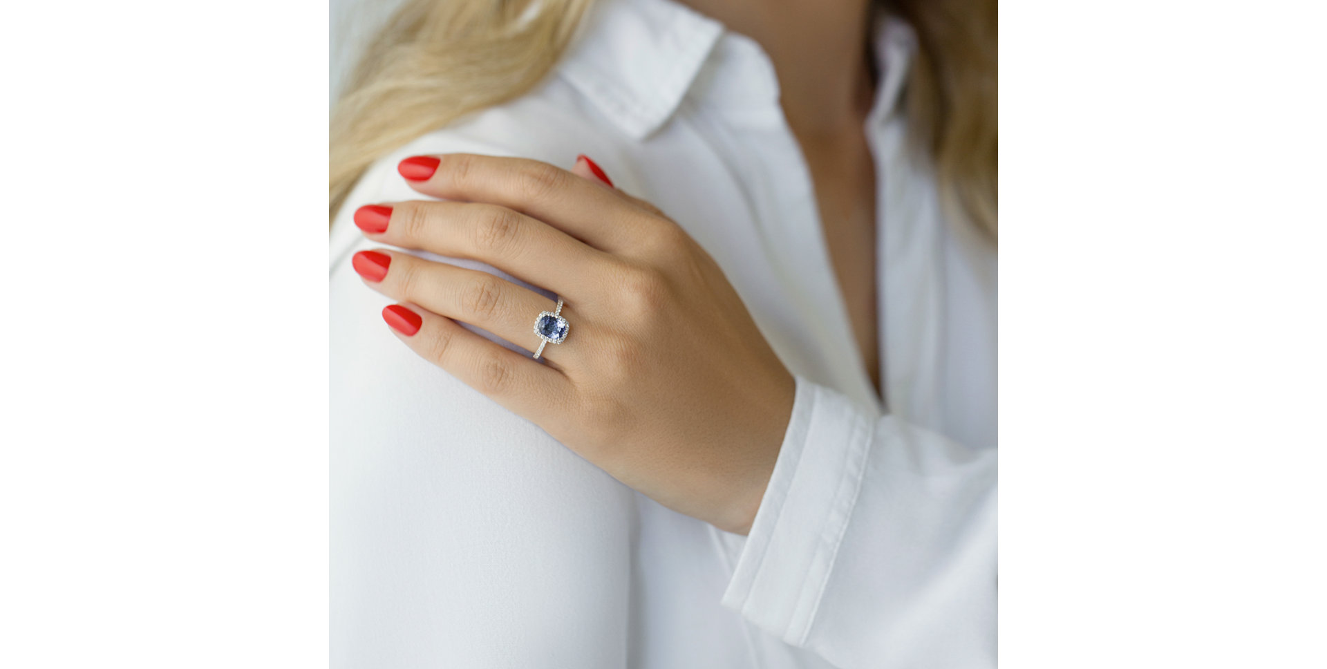 Diamond ring with Tanzanite Royal Message