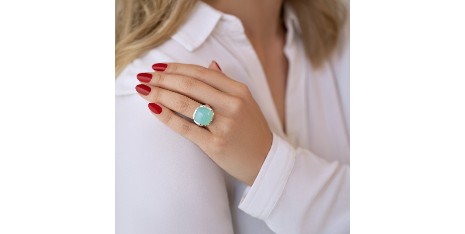 Diamond ring with Chalcedony Charming Blossom