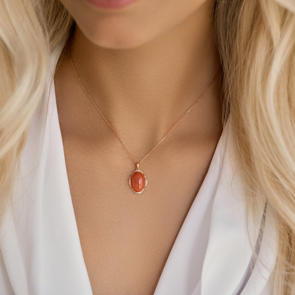 Diamond pendant with Moonstone Supermoon