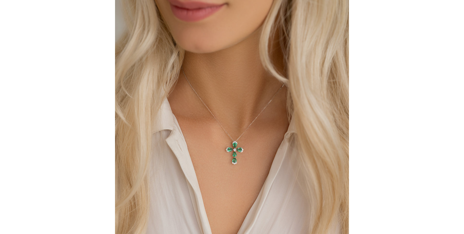 Diamond pendant with Emerald Temptation Cross