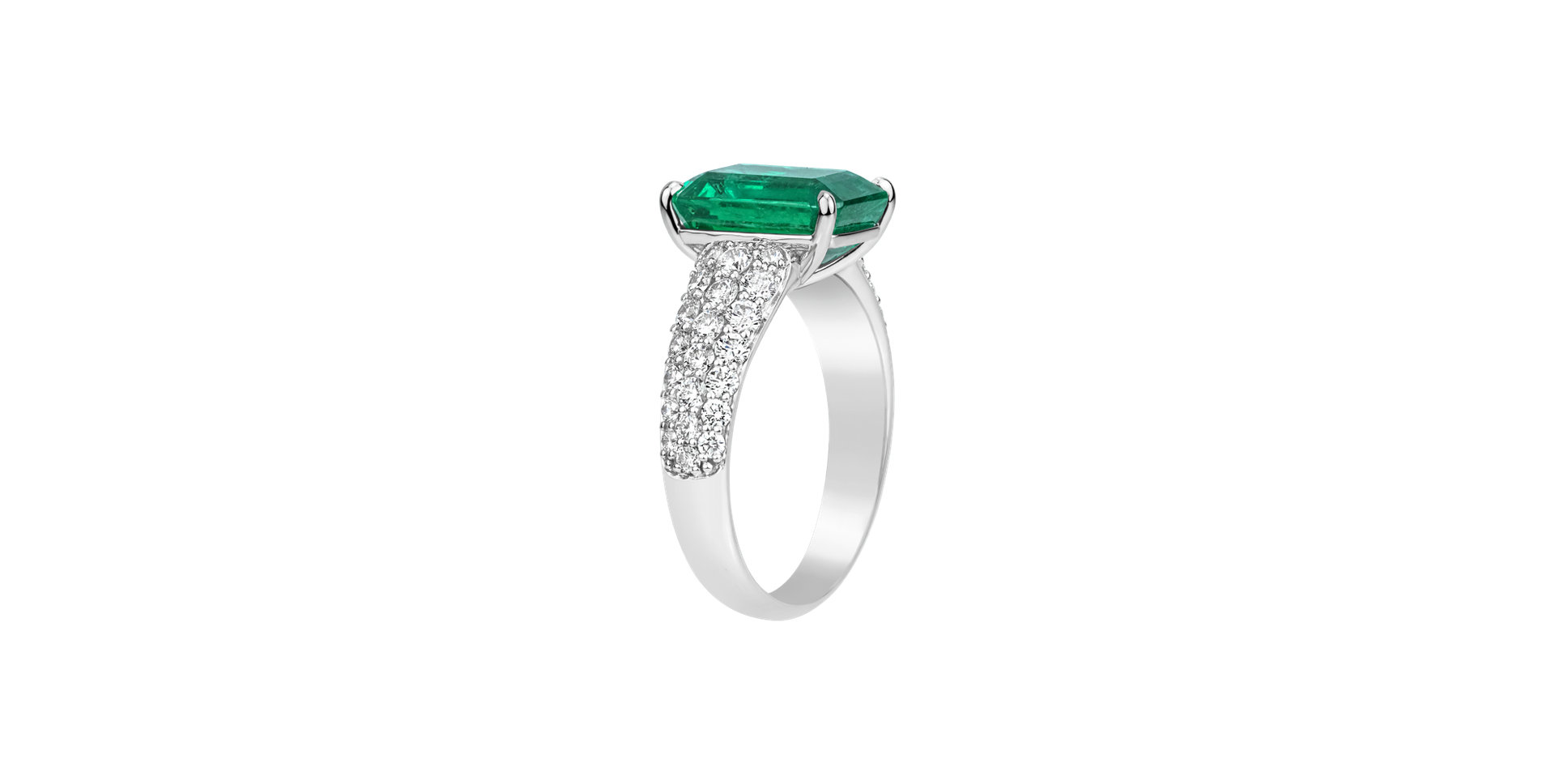 Diamond ring with Emerald Diamond Whisper